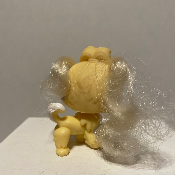 Littlest Pet Shop Maltese Dog LPS #2638 Puppy Real Curly Hair Pink Bow  51 - Picture 3 of 8